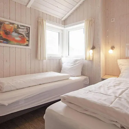 Three-bedroom In 2 Groemitz