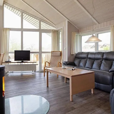 Three-bedroom In 2 Holiday home *