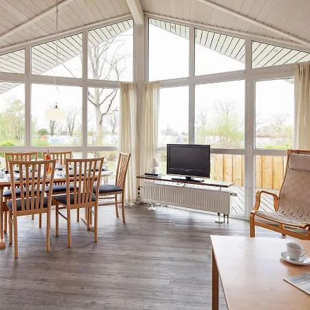 Three-bedroom In 2 Holiday home Groemitz